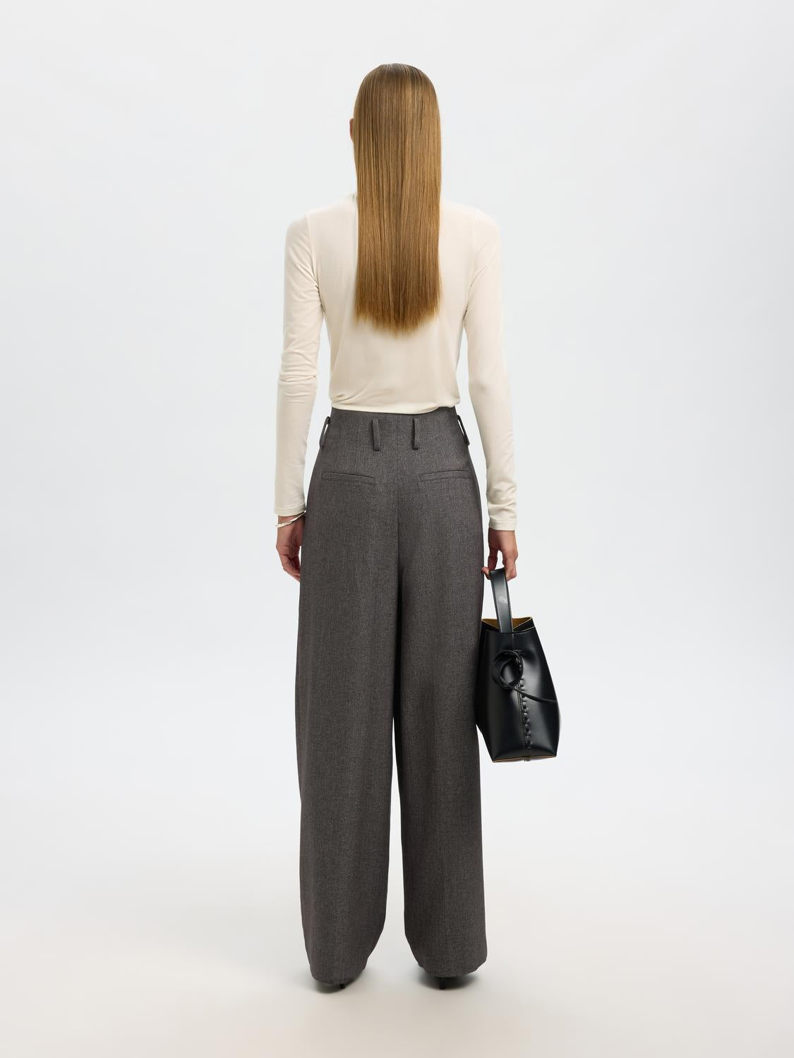 model_shot-back